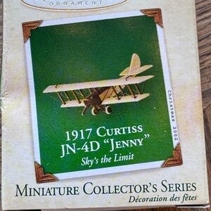 Hallmark Green and White Keepsake Ornament Box with Snowflakes